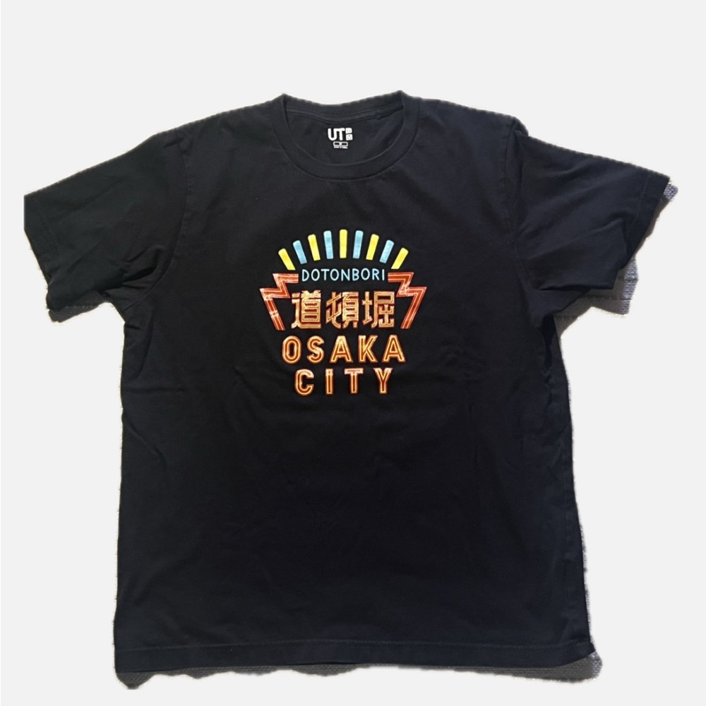 Uniqlo Graphic Black T-Shirt